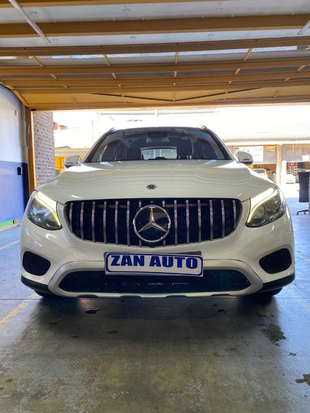 2017-Mercedes-Benz-GLC-220d-AMG_0