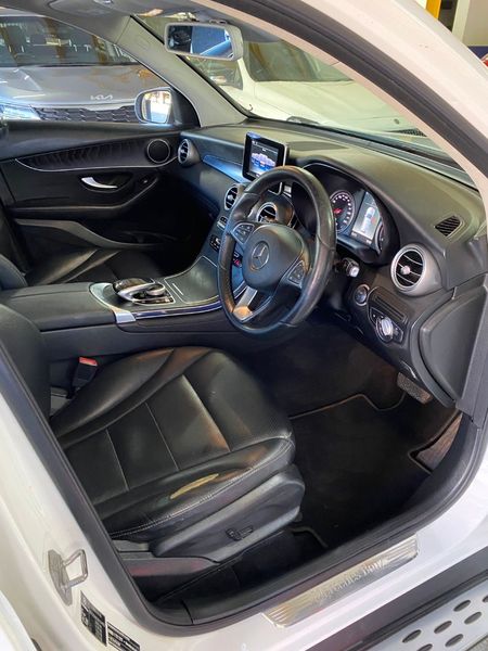 2017-Mercedes-Benz-GLC-220d-AMG_10