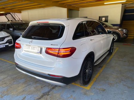2017-Mercedes-Benz-GLC-220d-AMG_4