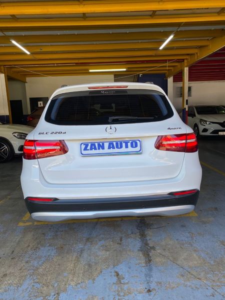 2017-Mercedes-Benz-GLC-220d-AMG_6