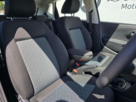 2026-Volkswagen-Polo-Vivo-14-Life_9