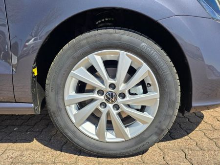 2026-Volkswagen-Polo-Vivo-14-Life_5