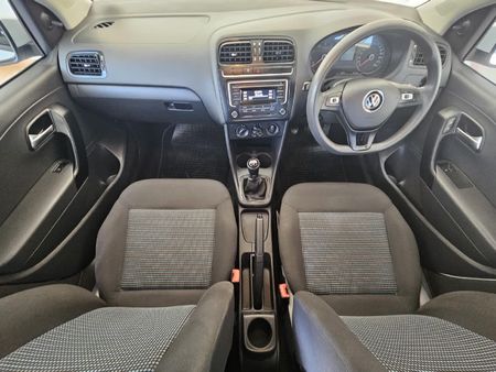 2024-Volkswagen-Polo-Vivo-14-Comfortline-5-dr_14