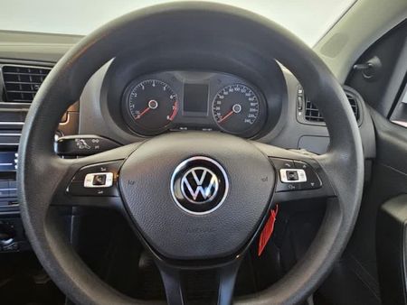 2024-Volkswagen-Polo-Vivo-14-Comfortline-5-dr_5