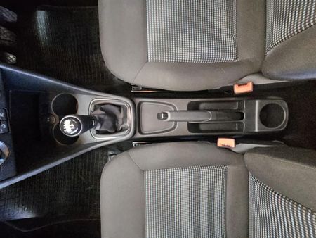 2024-Volkswagen-Polo-Vivo-14-Comfortline-5-dr_6