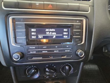 2024-Volkswagen-Polo-Vivo-14-Comfortline-5-dr_8