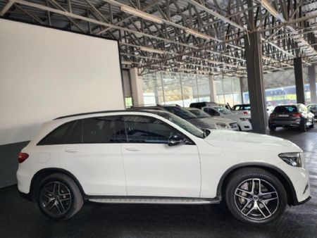2019-Mercedes-Benz-GLC-250d-AMG_3