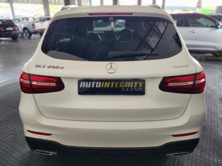 2019-Mercedes-Benz-GLC-250d-AMG_5