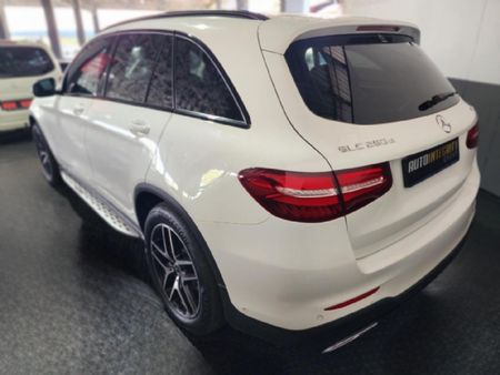 2019-Mercedes-Benz-GLC-250d-AMG_6
