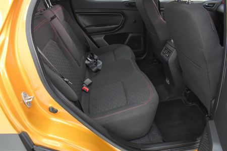 2024-Renault-Kiger-10T-Intens-Auto_11