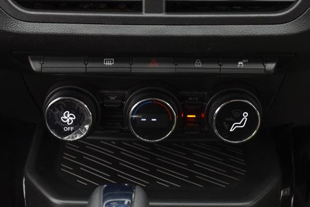 2024-Renault-Kiger-10T-Intens-Auto_14