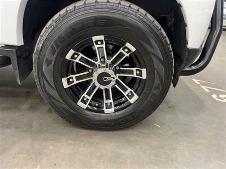 2022-Mahindra-Pik-Up-22-mHawk-S11-Auto-Double-Cab_8