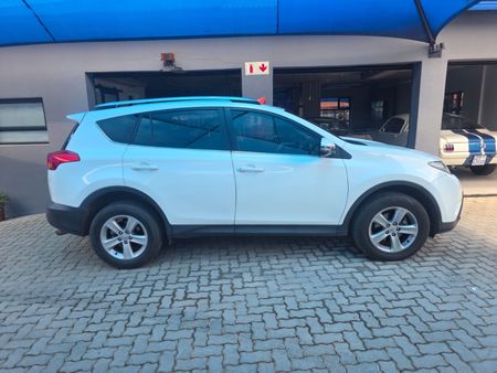 2013-Toyota-RAV4-20-GX-Auto_3