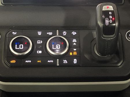 2021-Land-Rover-Defender-110-D240-S-177kW_10