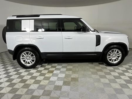 2021-Land-Rover-Defender-110-D240-S-177kW_16