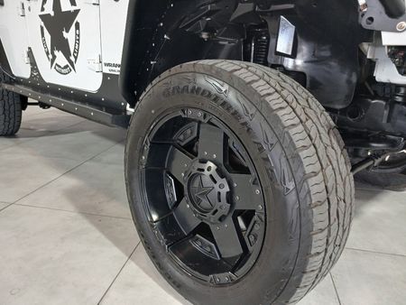 2015-Jeep-Wrangler-Unlimited-Sahara-36-V6-Auto_3