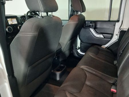 2015-Jeep-Wrangler-Unlimited-Sahara-36-V6-Auto_7