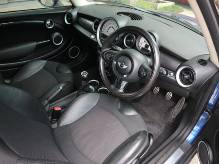 2012-MINI-Hatch-Cooper-S_11