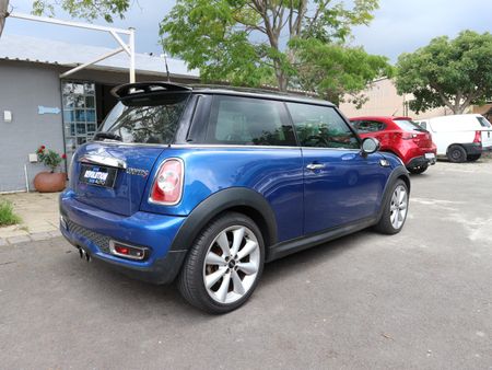 2012-MINI-Hatch-Cooper-S_2