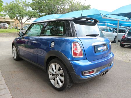 2012-MINI-Hatch-Cooper-S_4