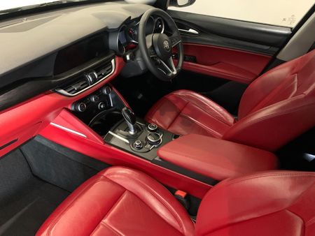 2020-Alfa-Romeo-Stelvio-20T-Super_10