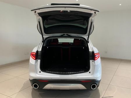 2020-Alfa-Romeo-Stelvio-20T-Super_17