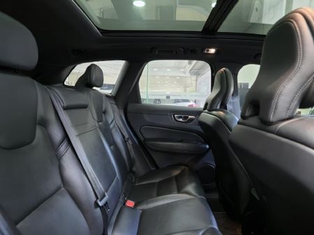 2025-Volvo-XC60-B5-Momentum-Geartronic-AWD_4