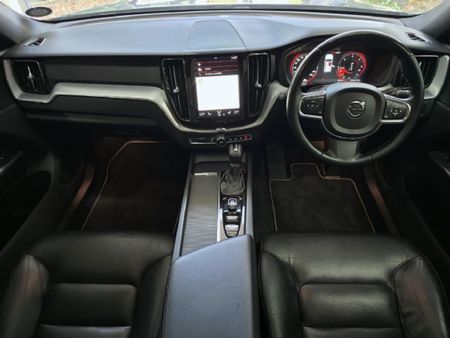 2025-Volvo-XC60-B5-Momentum-Geartronic-AWD_5