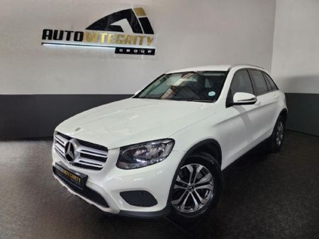 2018-Mercedes-Benz-GLC-220d_0