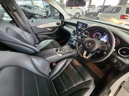 2018-Mercedes-Benz-GLC-220d_9