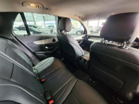 2018-Mercedes-Benz-GLC-220d_11