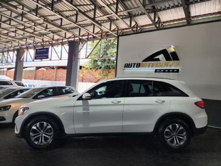2018-Mercedes-Benz-GLC-220d_1