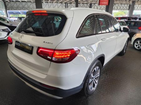 2018-Mercedes-Benz-GLC-220d_4