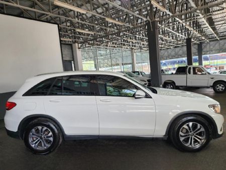 2018-Mercedes-Benz-GLC-220d_5