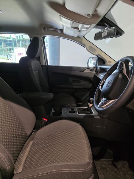 2025-Volkswagen-Amarok-20-TDI-125kW-Life-Auto-Double-Cab_12
