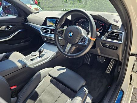 2022-BMW-3-Series-318i-M-Sport_7
