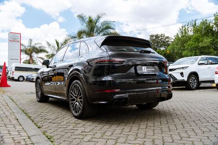 2019-Porsche-Cayenne-Turbo_9