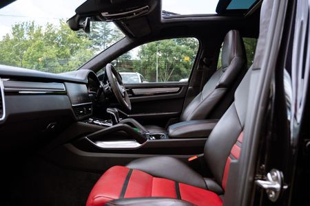 2019-Porsche-Cayenne-Turbo_10
