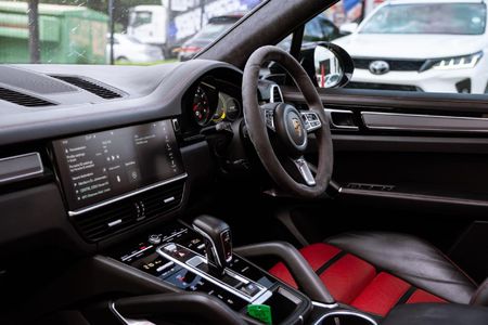 2019-Porsche-Cayenne-Turbo_13