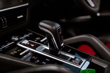 2019-Porsche-Cayenne-Turbo_14