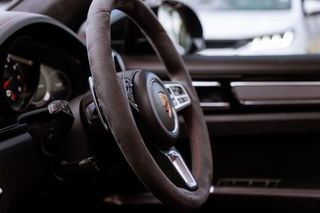 2019-Porsche-Cayenne-Turbo_15