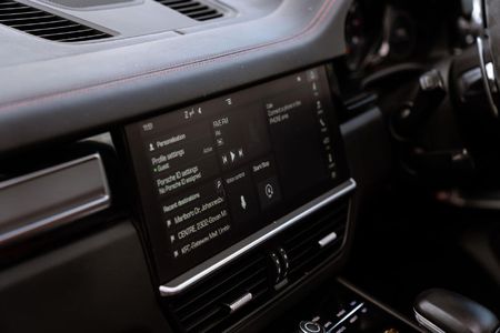 2019-Porsche-Cayenne-Turbo_16