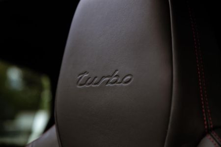 2019-Porsche-Cayenne-Turbo_17