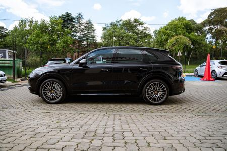 2019-Porsche-Cayenne-Turbo_4