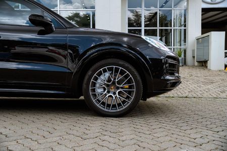 2019-Porsche-Cayenne-Turbo_5