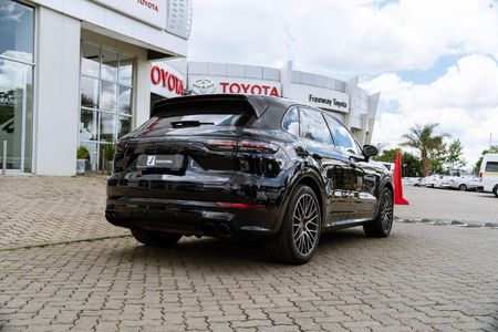 2019-Porsche-Cayenne-Turbo_7