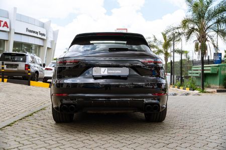 2019-Porsche-Cayenne-Turbo_8