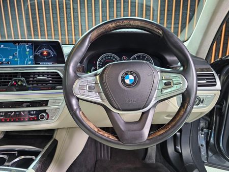2017-BMW-7-Series-750i-M-Sport_9