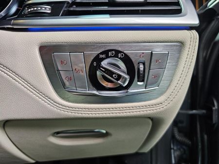 2017-BMW-7-Series-750i-M-Sport_15