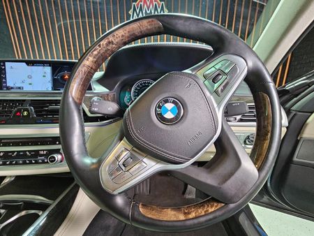 2017-BMW-7-Series-750i-M-Sport_18